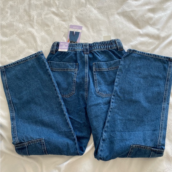🛍️NEW CARGO JEANS:  HIGH WAIST IN DARKER WASH - Picture 2 of 2